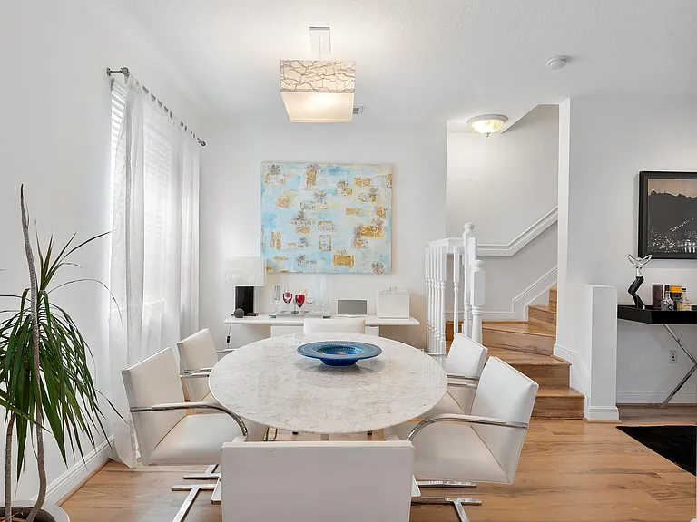 638 NW 38th Cir — Photo 38