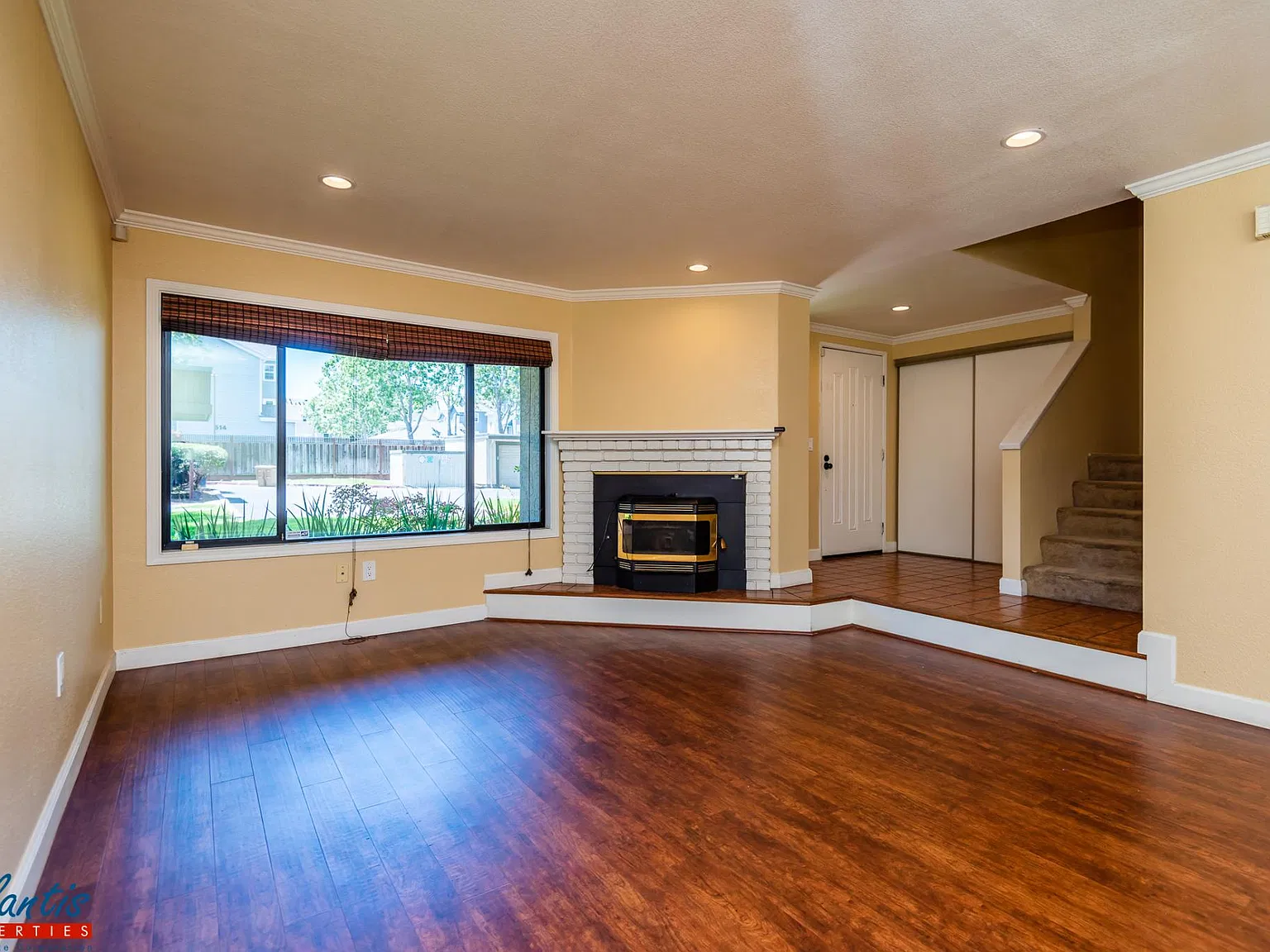 3 bed, 2.5 bath, 1688 sqft, $4,995 — Photo 3