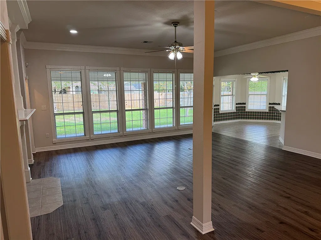 4 bed, 2.5 bath, 2187 sqft, $2,600 — Photo 4