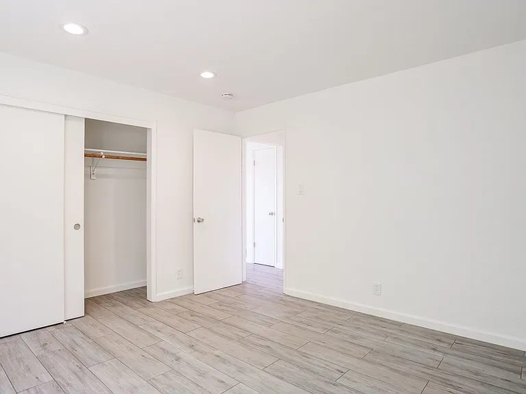 124 Farragut Ave — Photo 74