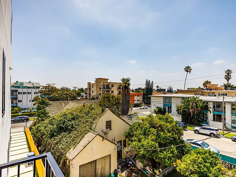 Gorgeous New Townhomes Next To la Cienega Park — Photo 33