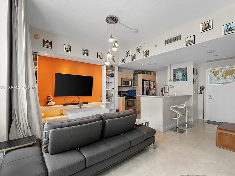 350 NE 24th St #703 — Photo 7