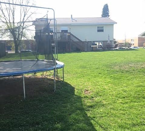 Backyard-Trampoline Included