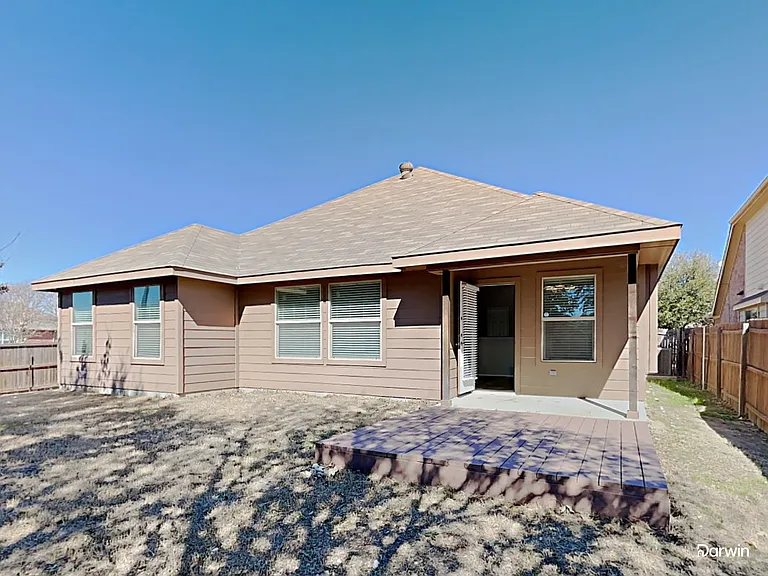 632 Hutchins Dr — Photo 16