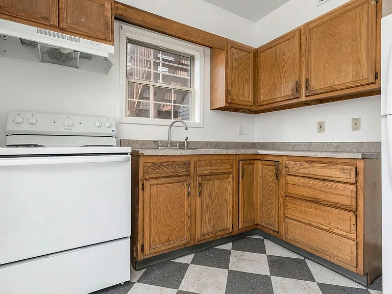 705 M St — Photo 3