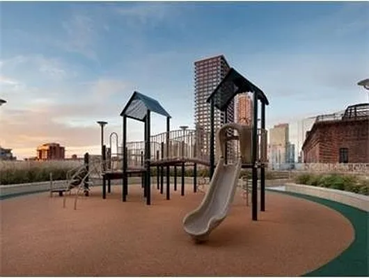 Sold by Urban Luxe | media 26