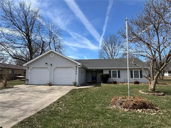 704 S 12th Ter, Savannah, MO 64485