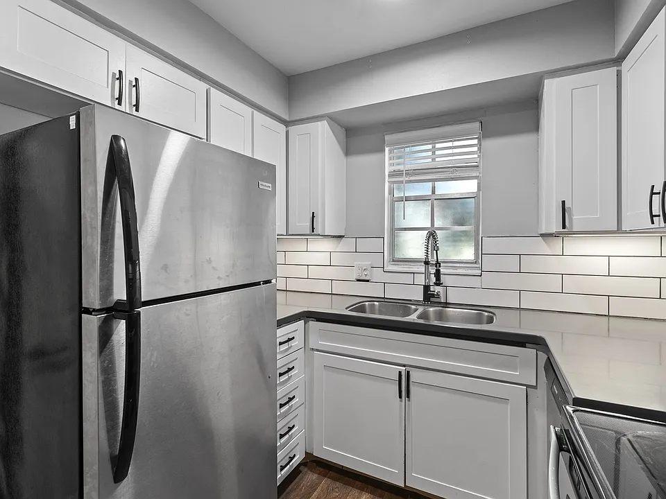 Watermarc Apartments - Kitchen