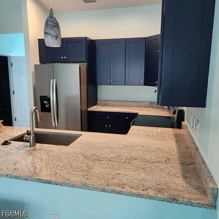 3 bed, 2.0 bath, 1225 sqft, $1,700 — Photo 3