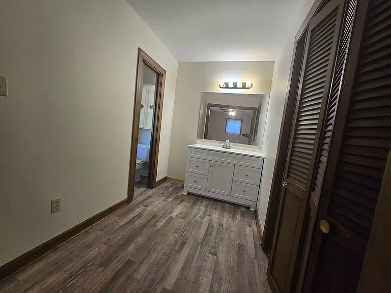 1194 Ingram Dr — Photo 22