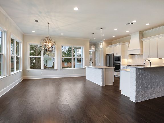 3rd image of 5411 Chatham Dr