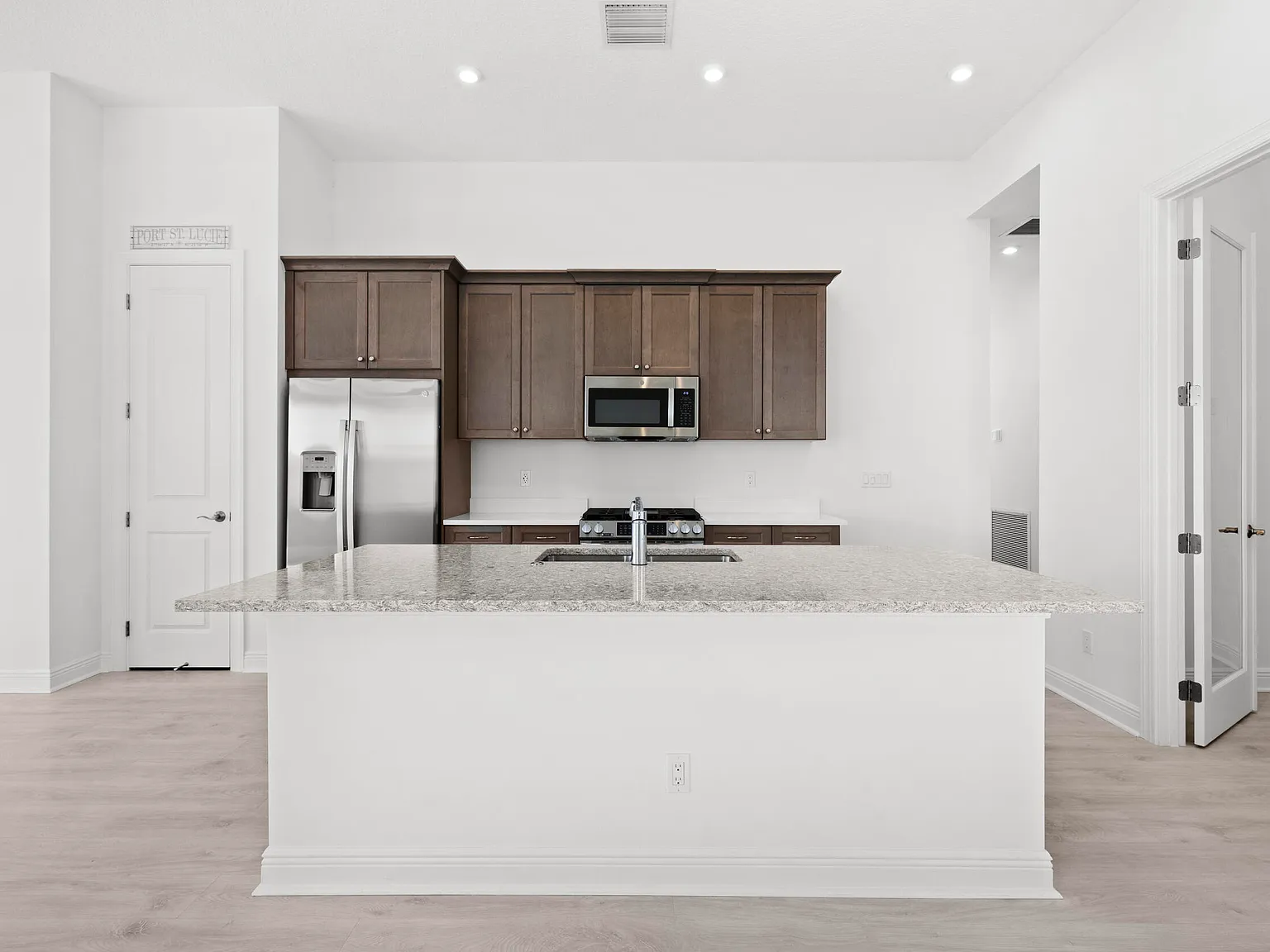 2 bed, 2.0 bath, 1490 sqft, $2,850 — Photo 4
