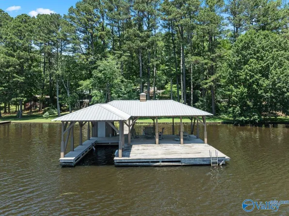 1181 Point Of Pnes, Guntersville, AL 35976