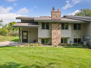 9775 Dorset Ln, Eden Prairie, MN 55347