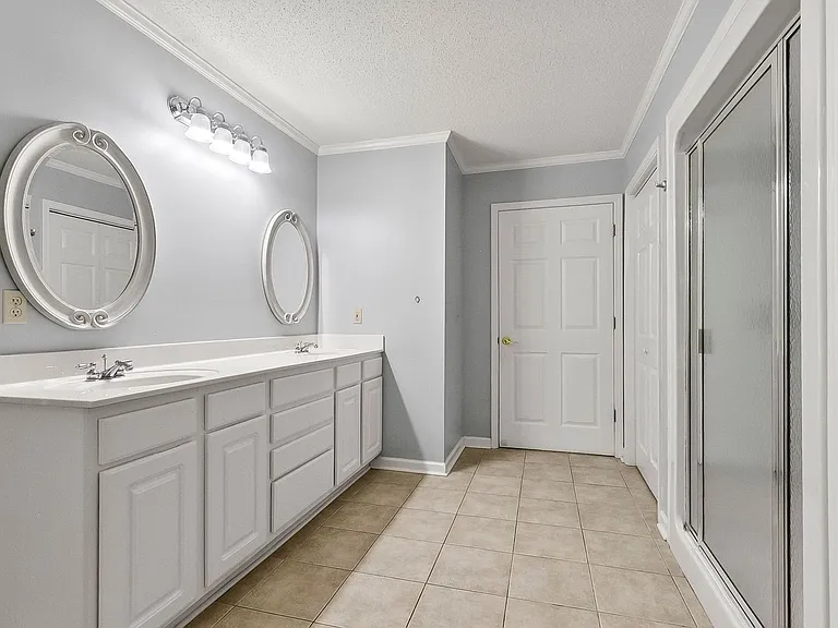 2496 Valley View Ln — Photo 24