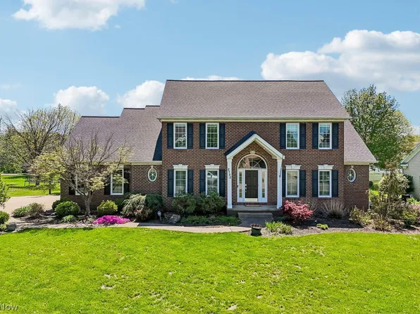 2752 Aylesbury St NW, North Canton, OH 44720