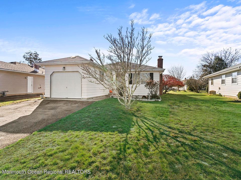 1st image of 263 Charlotteville Drive N