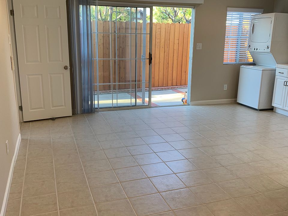 Living/dining area