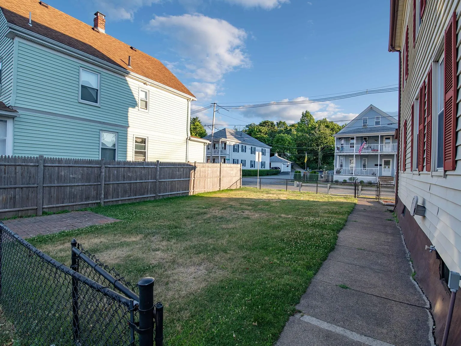 3 bed, 1350 sqft, $2,900 — Photo 3