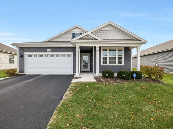 1145 Heritage Ct, Pingree Grove, IL 60140