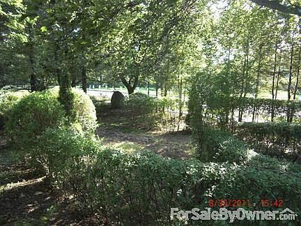 Front Yard
						:
						Privit labryinth makes the front yard pleasant and low maintenance.