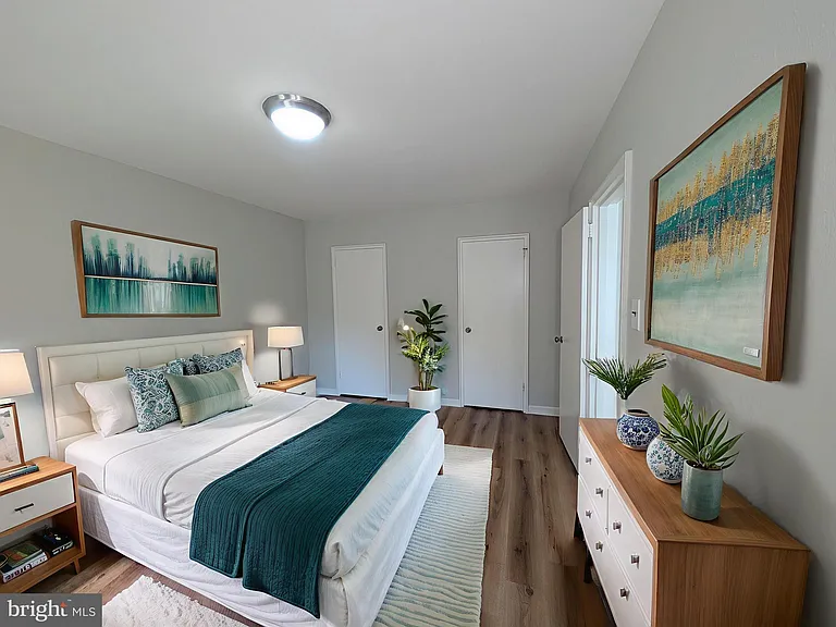 4824 Chevy Chase Dr #302 — Photo 3