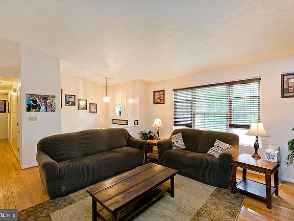 3rd image of 8015 Hillside Dr