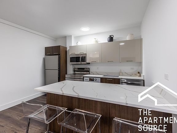 3rd image of 1556 W Hollywood Ave #3