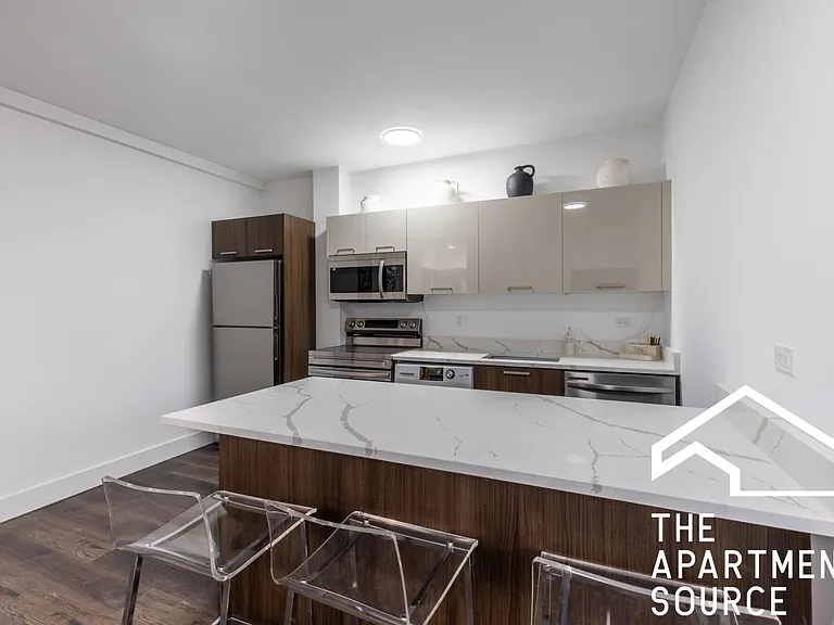 1556 W Hollywood Ave #3 — Photo 3