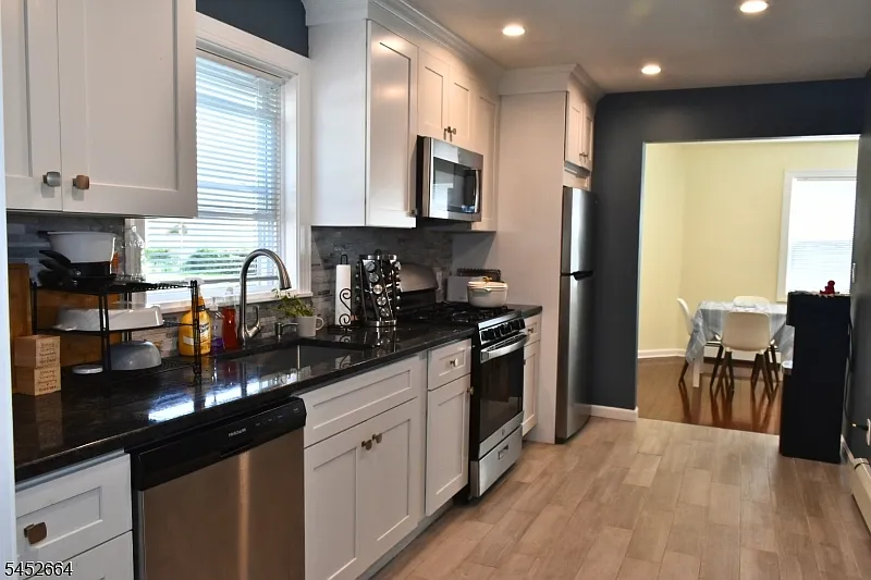 1 bed, 1.0 bath, $1,800 — Photo 2