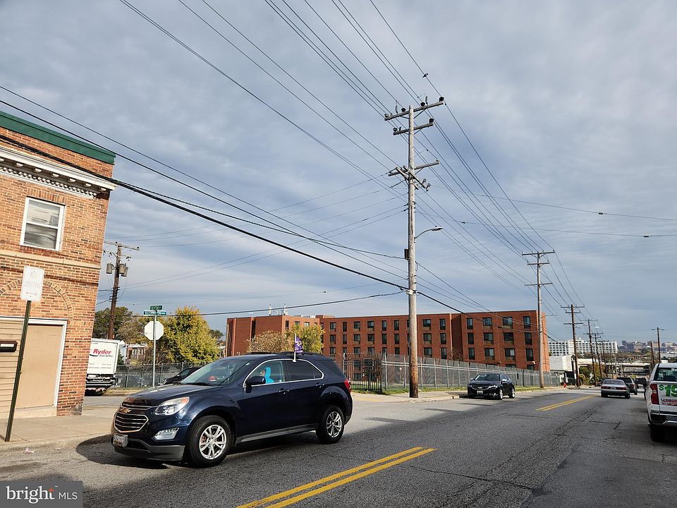 2nd image of 2455 Washington Blvd