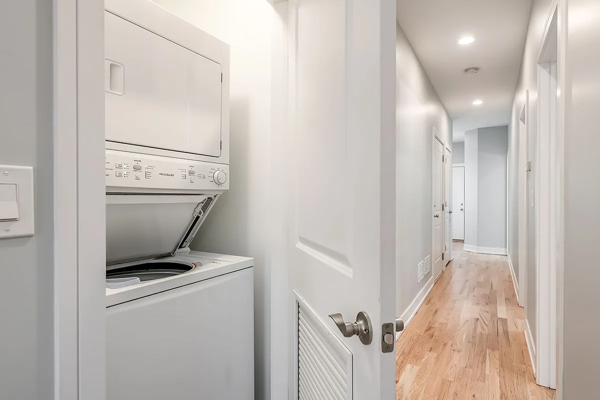 Building Photo - 5979 N Elston Ave #3