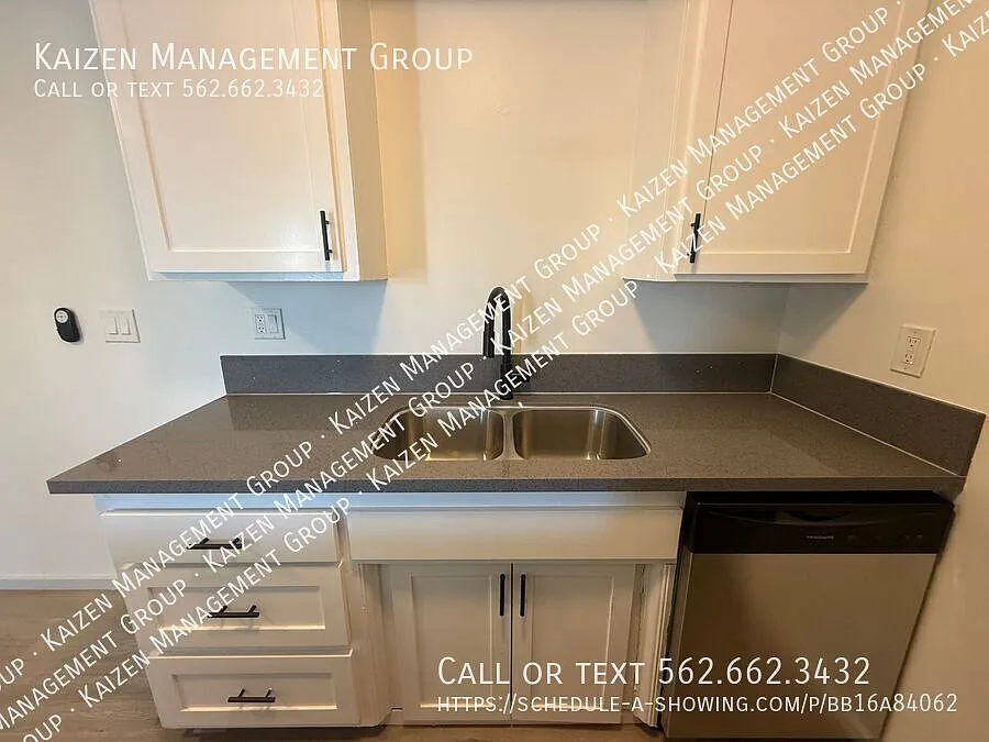 Upstairs Corner Unit- Brand New W/ Ac, All Appliances, & Garage Available! — Photo 3