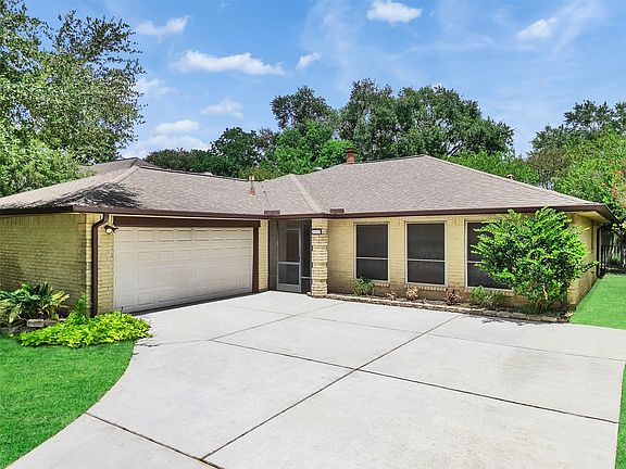 3rd image of 2819 Poplar Creek Ln