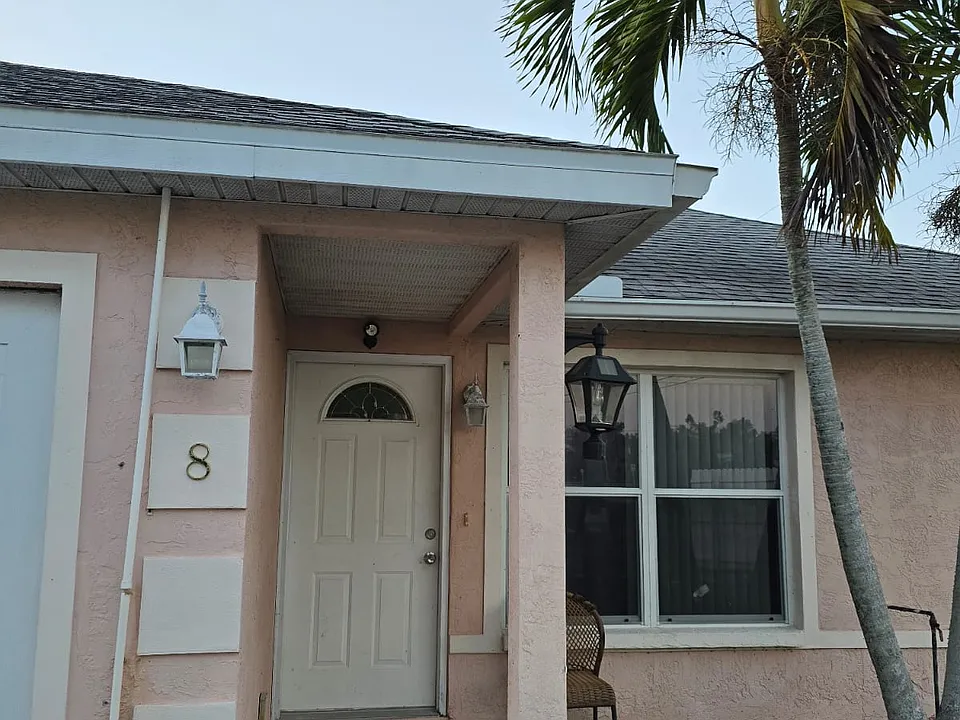 8 Bay Ave