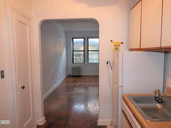 4th image of 352 E 85th St APT 1d