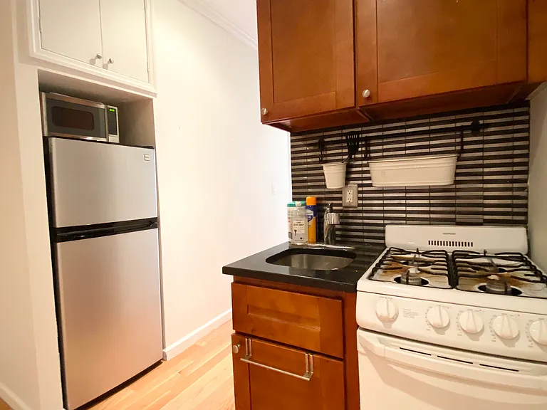 216 W 16th St #2A — Photo 3