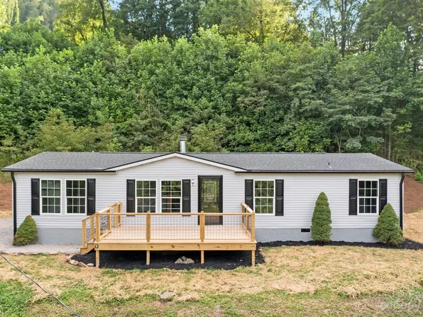 98 Whitner Dr, Waynesville, NC 28786