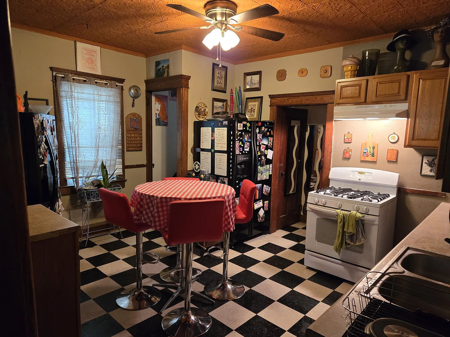 5 bed, 2600 sqft, $2,550 — Photo 4