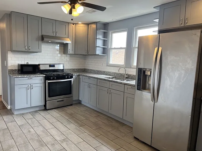10630 S Avenue M #3 — Photo 2