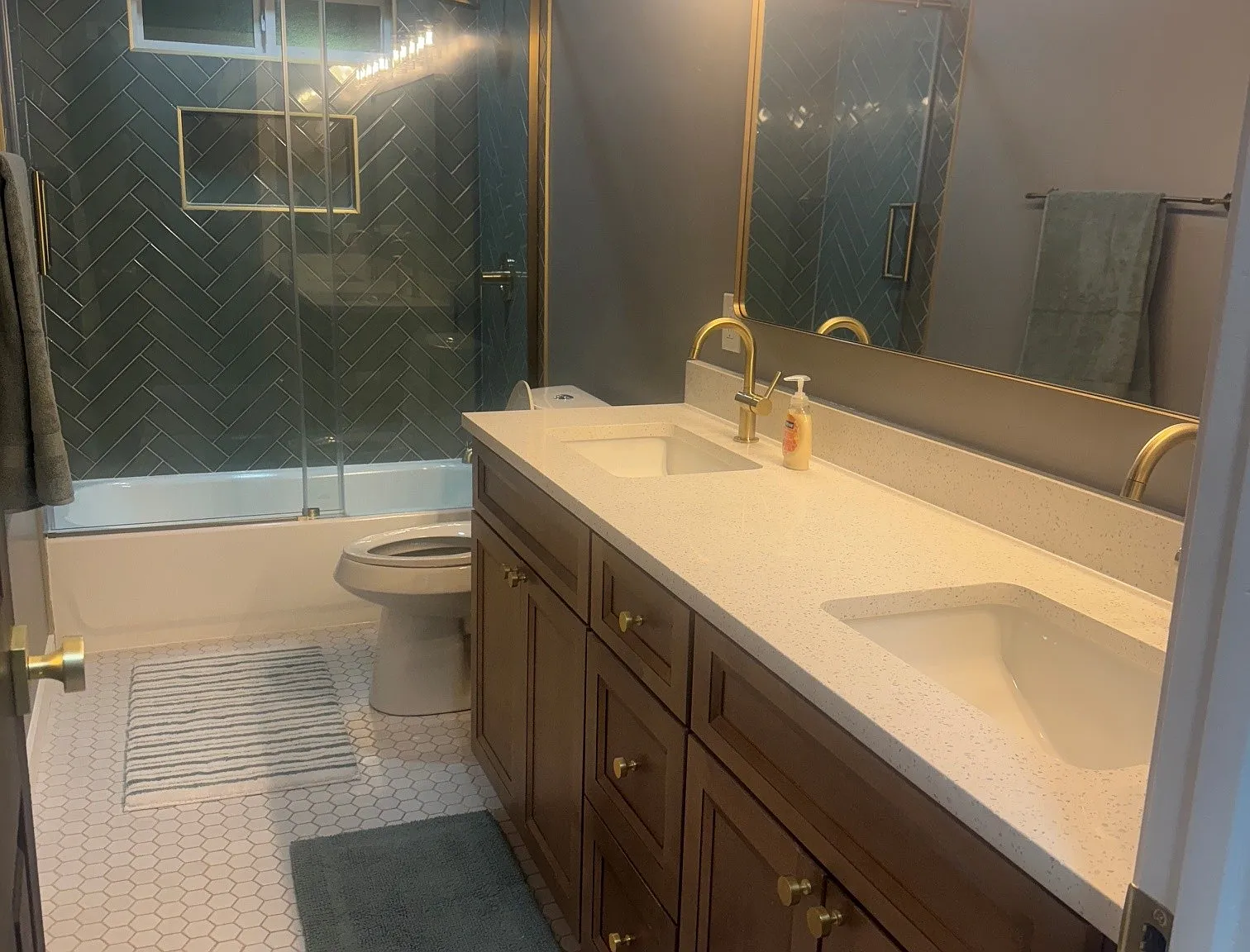 3 bed, 1600 sqft, $4,650 — Photo 2