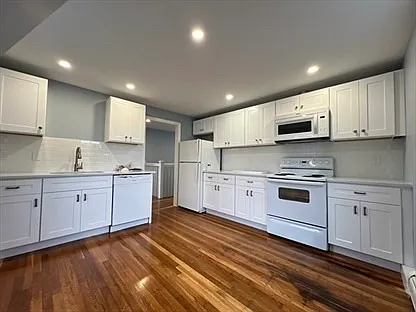 29 Newton Pl #2 — Photo 7