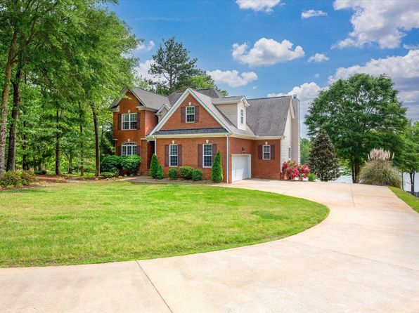 611 W Star Dr, Lyman, SC 29365