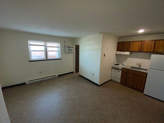 5th image of 105 N Clark St #302