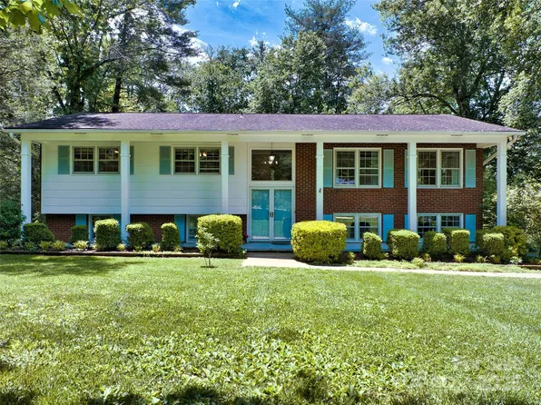208 Kelly Ln, Hendersonville, NC 28791