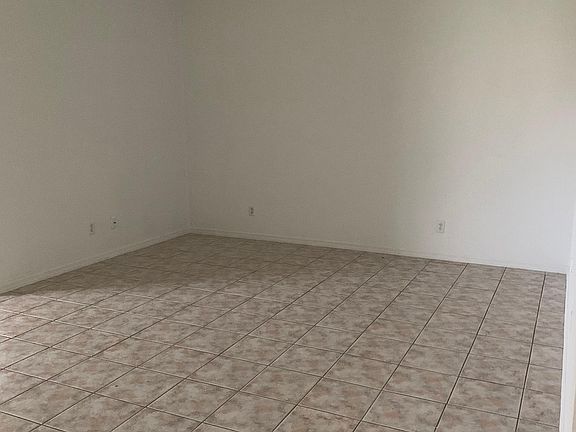 5th image of 1716 SW 33rd Ter