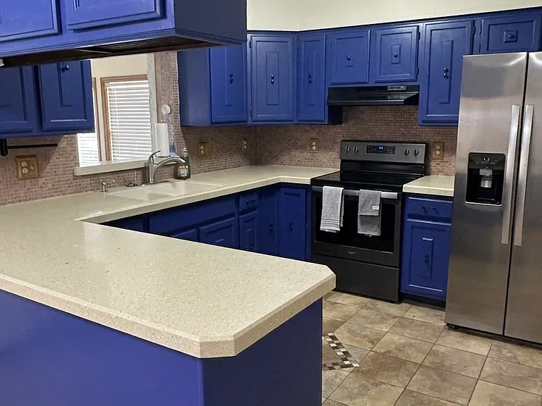 2722 Oakdale Dr — Photo 2