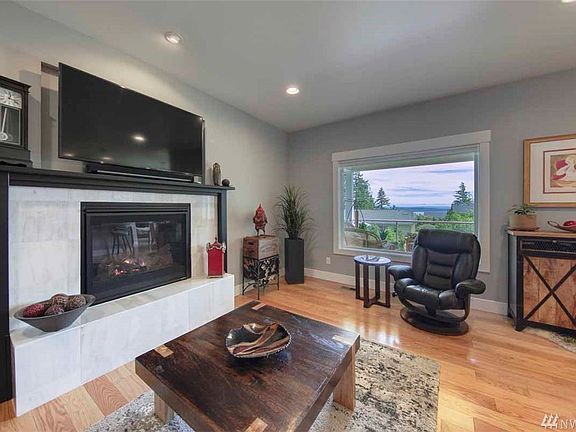 3rd image of 170 Pioneer Dr