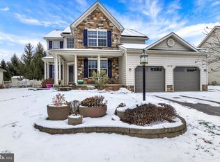 1416 Wheatfield Dr, York, PA 17408