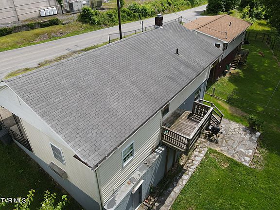 3rd image of 651 Shawnee Ave E